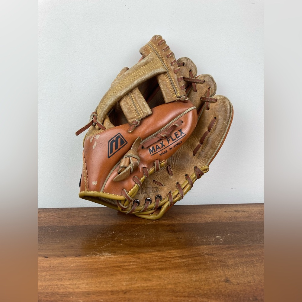 Mizuno Professional Model Max Flex Right Hand Throw MM100 Baseball Glove Mitt